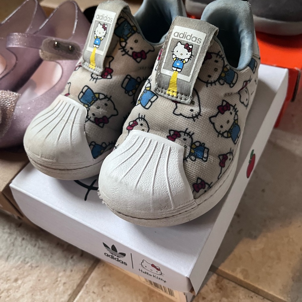 Lot of 5 size 7T shoes looking for a new home! - Picture 4 of 7